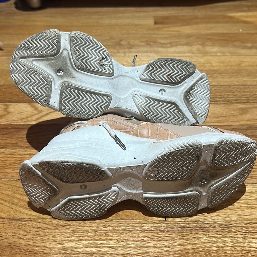 Shoes - Picture 5 of 7